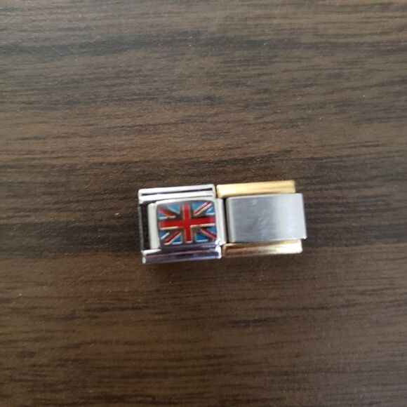 Link charm  - Picture 1 of 1